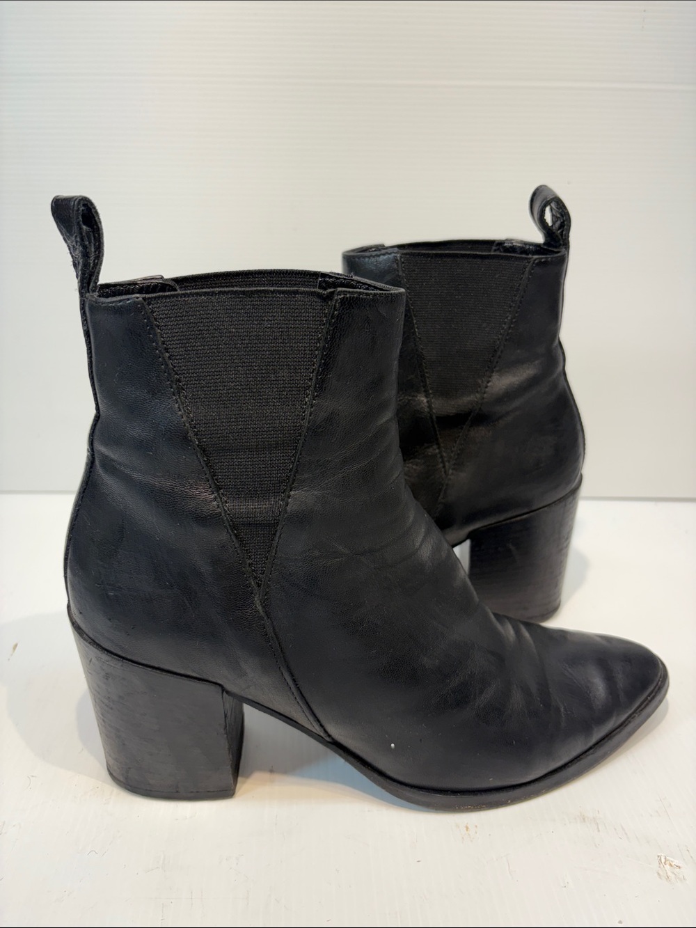 LA CANADIENNE classic black leather block-heel Chelsea boot - Size 8.5 (EU 39)